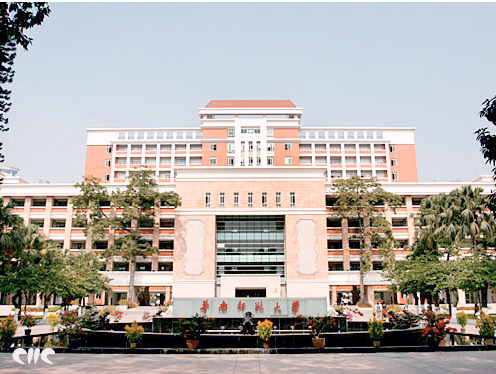 华南师范大学（防静电地板1300平方）